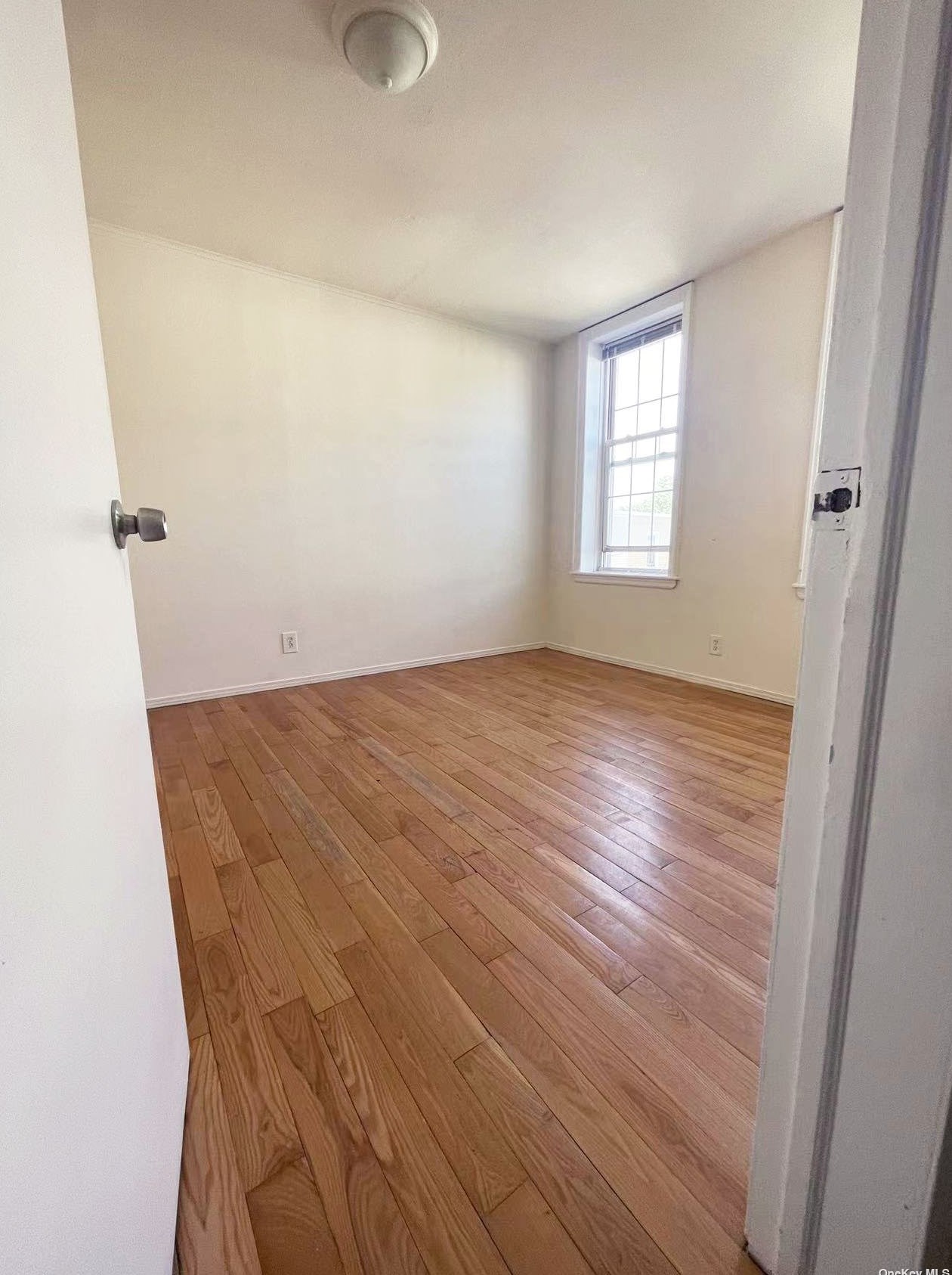71-11 68th St, Flushing, NY 11385