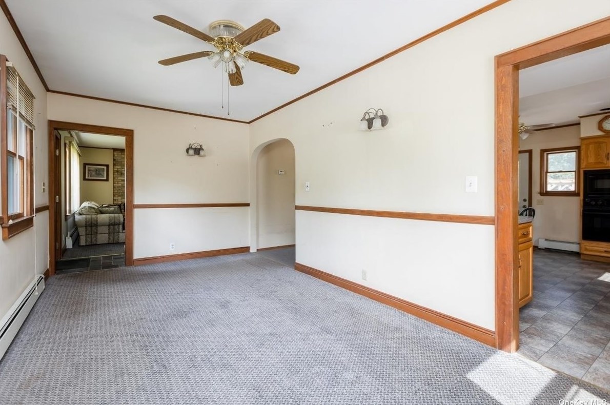 228 22nd St, Hunt NY  11743-6206 exterior