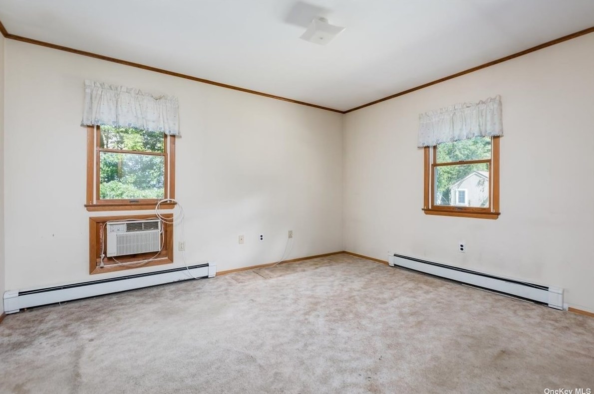 228 22nd St, Hunt NY  11743-6206 exterior