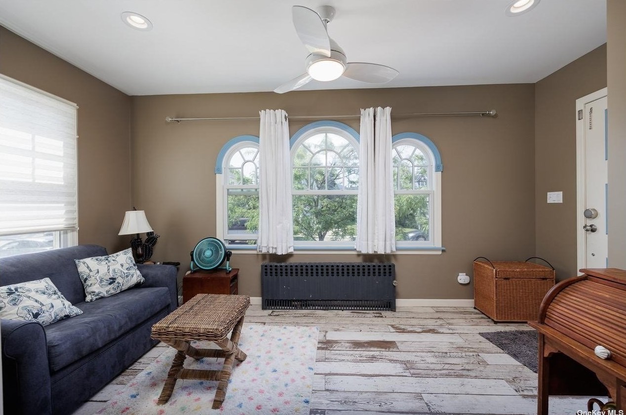 341 Walnut St, East Atlantic Beach, NY 11561-3618