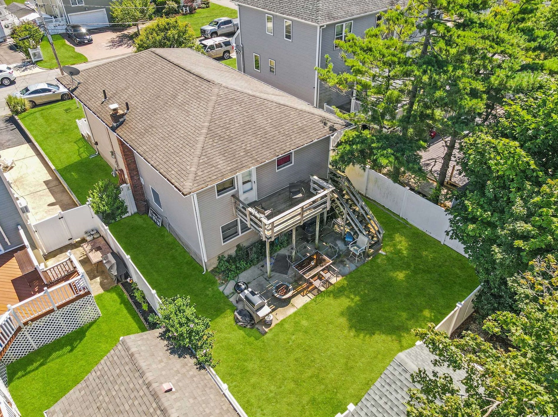 33 W Jackson Ave, Babylon, NY 11702