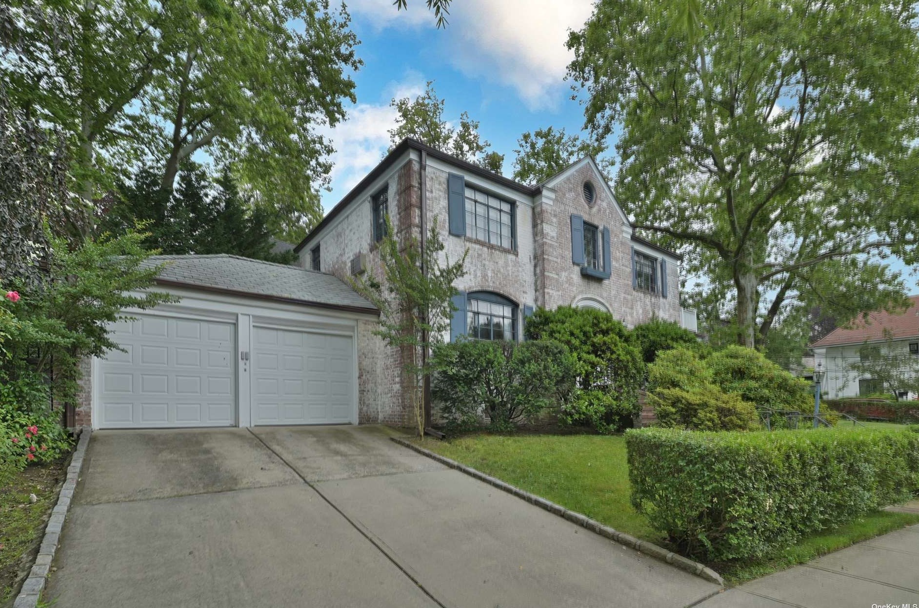 3615 West Dr, Flushing, NY 11363-1243