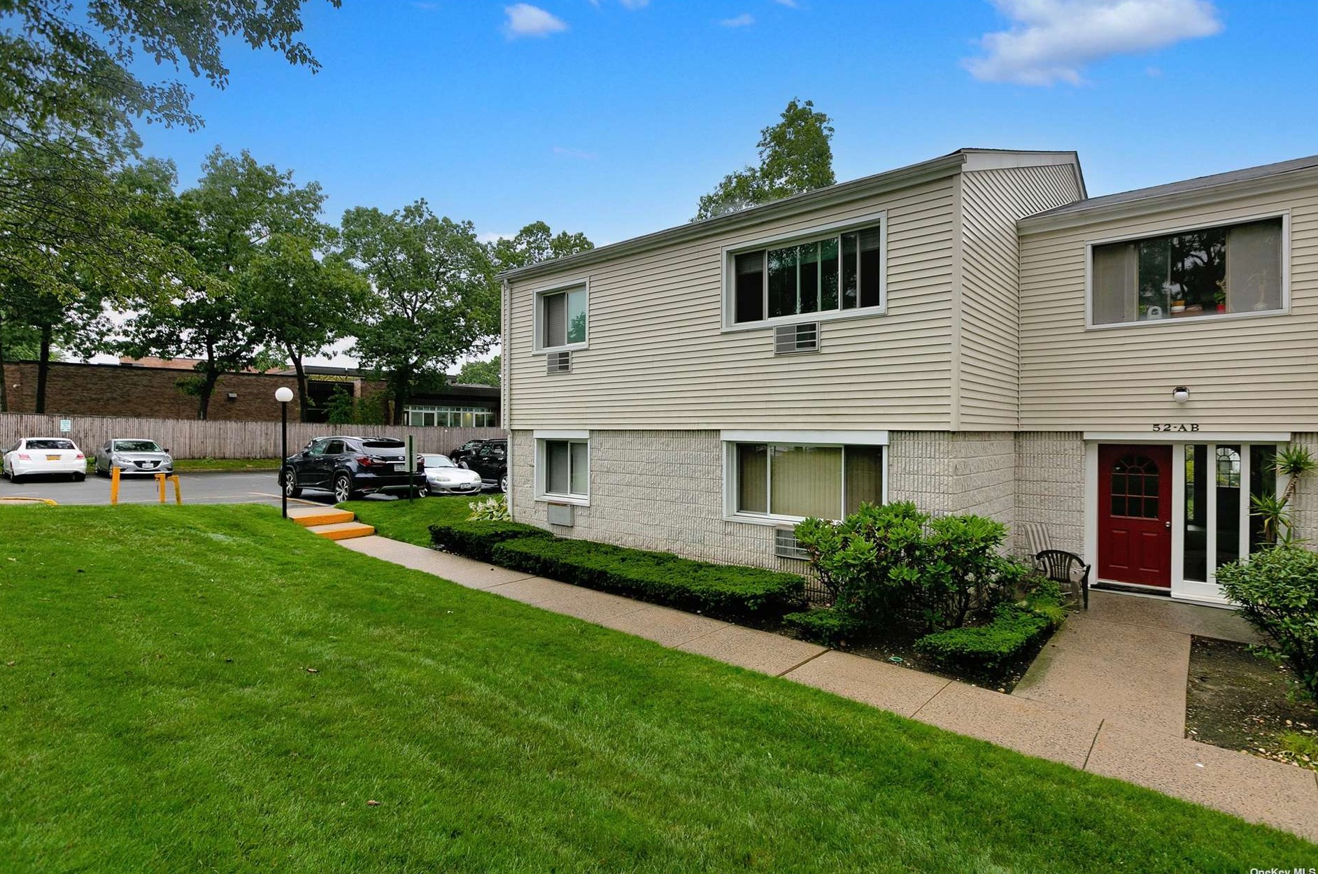 52 Richmond Blvd #3a, Hauppauge, NY 11779