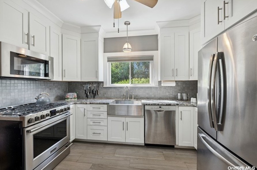 27 Walters Ave, Cold Spring Harbor, NY 11724-1813