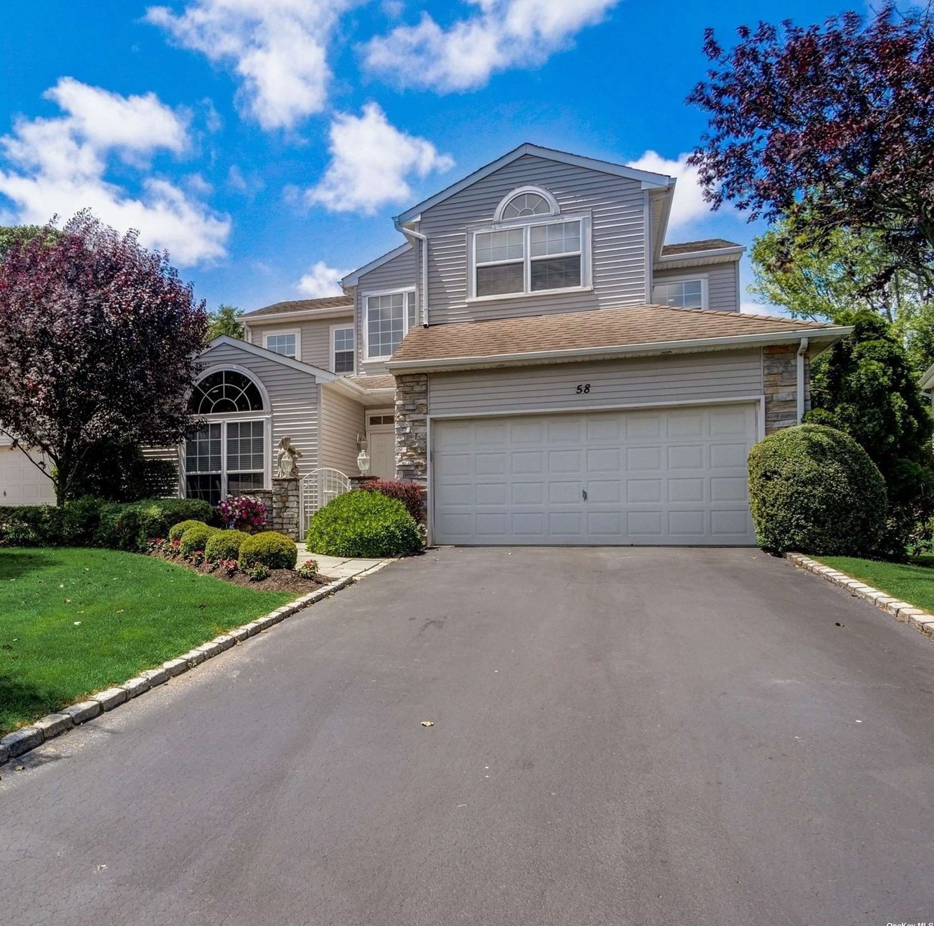 58 Hamlet Dr, Hauppauge, NY 11788-3343