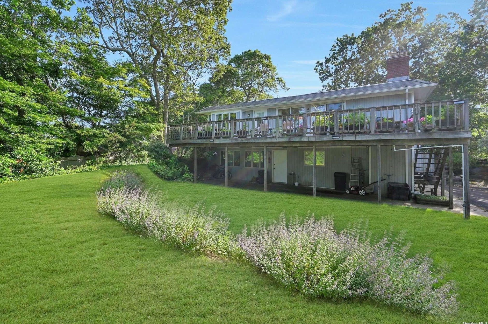 7 Mildred Pl, Hampton Bays, NY 11946-1984
