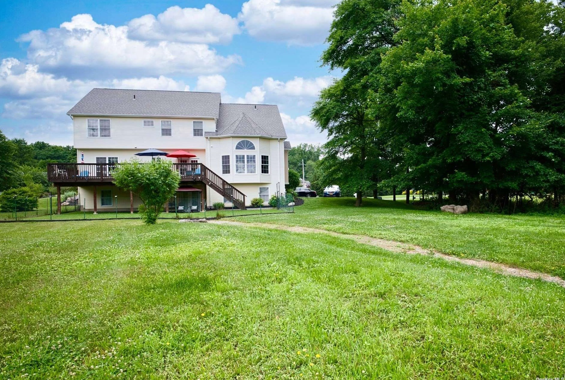 313 Ackertown Rd, Chestnut Ridge, NY 10952-5100