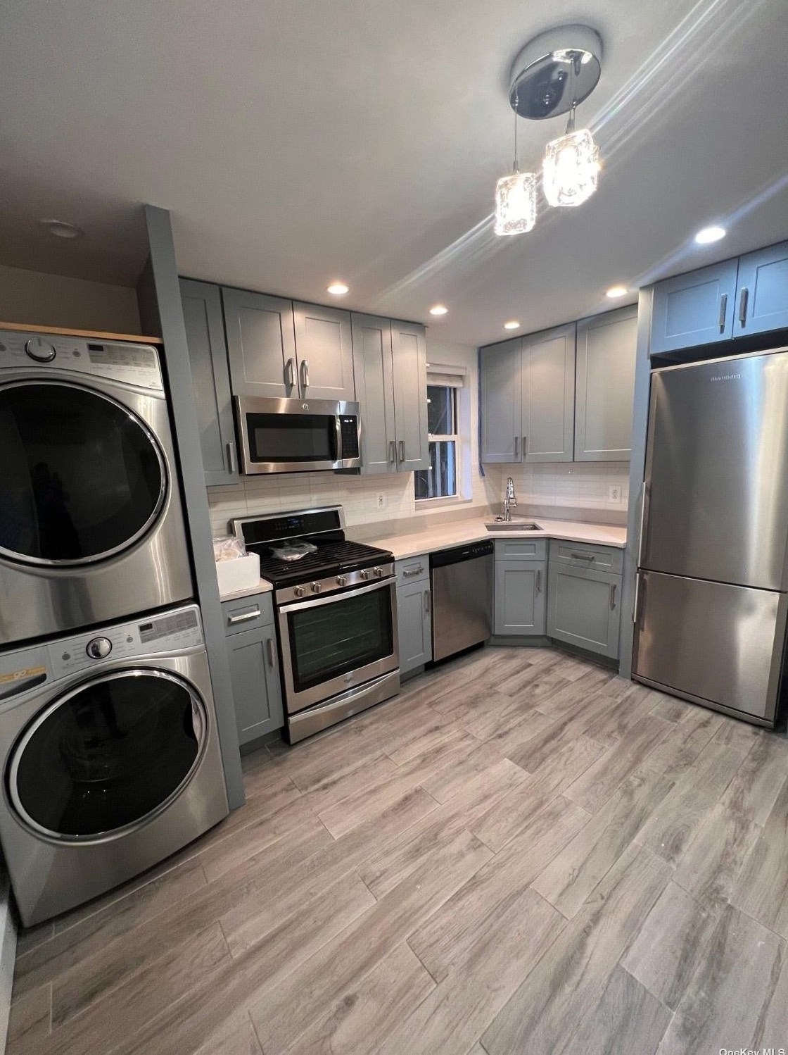 5627 61st St, Flushing, NY 11378