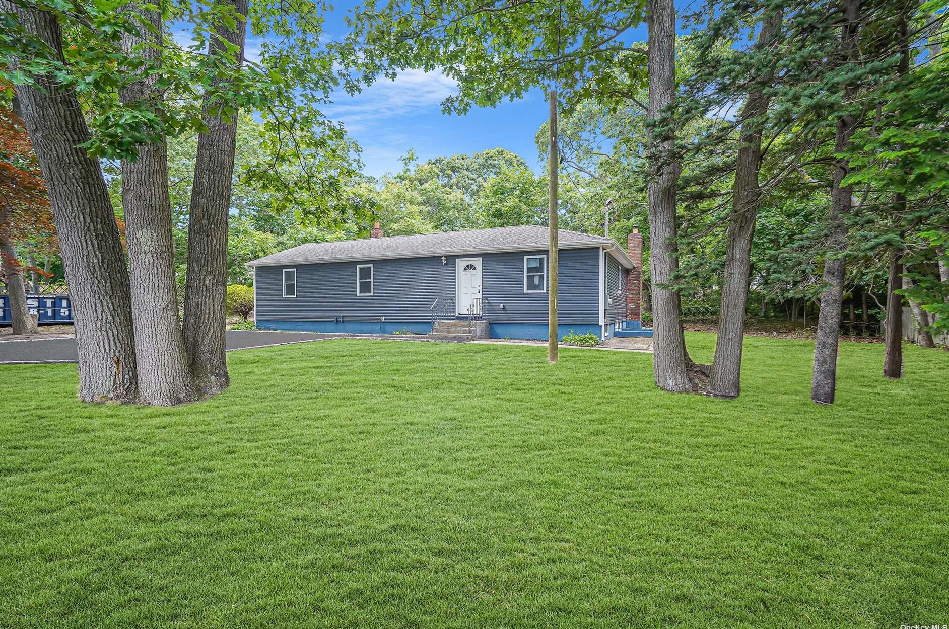 51 Tuscala St, Selden, NY 11784-2731