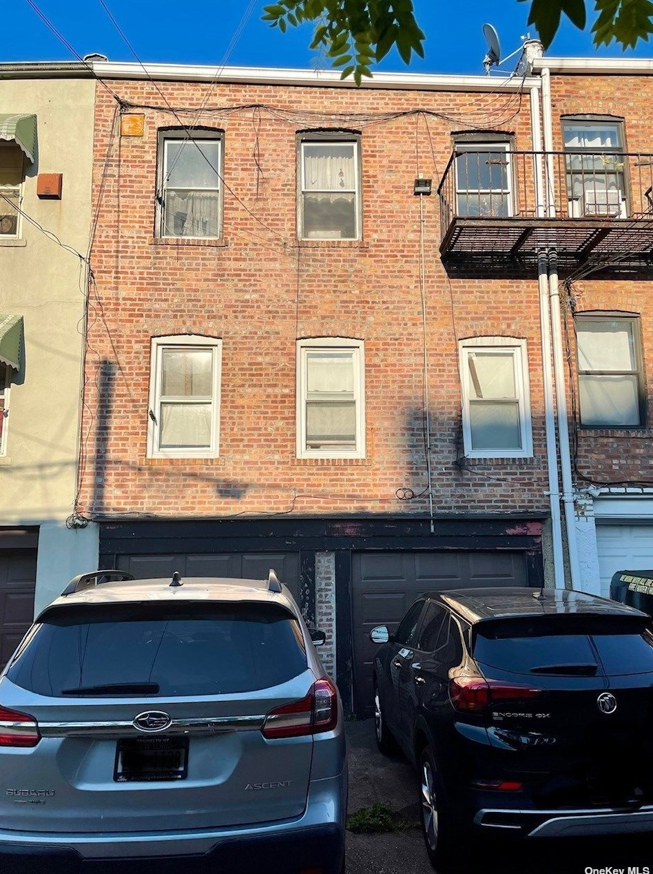 48-28 45th St, Flushing, NY 11377-6137