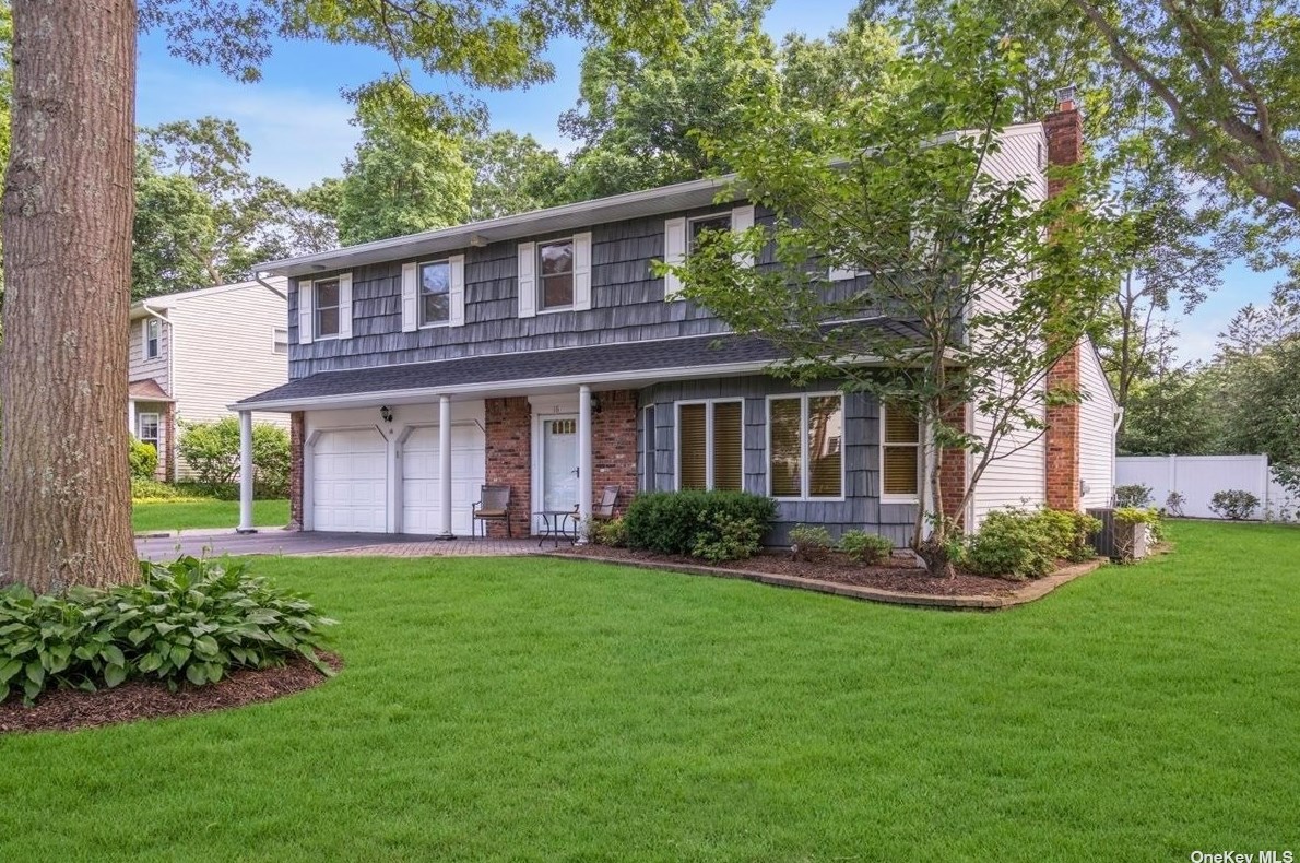 16 Fox Ln, Huntington Station, NY 11746