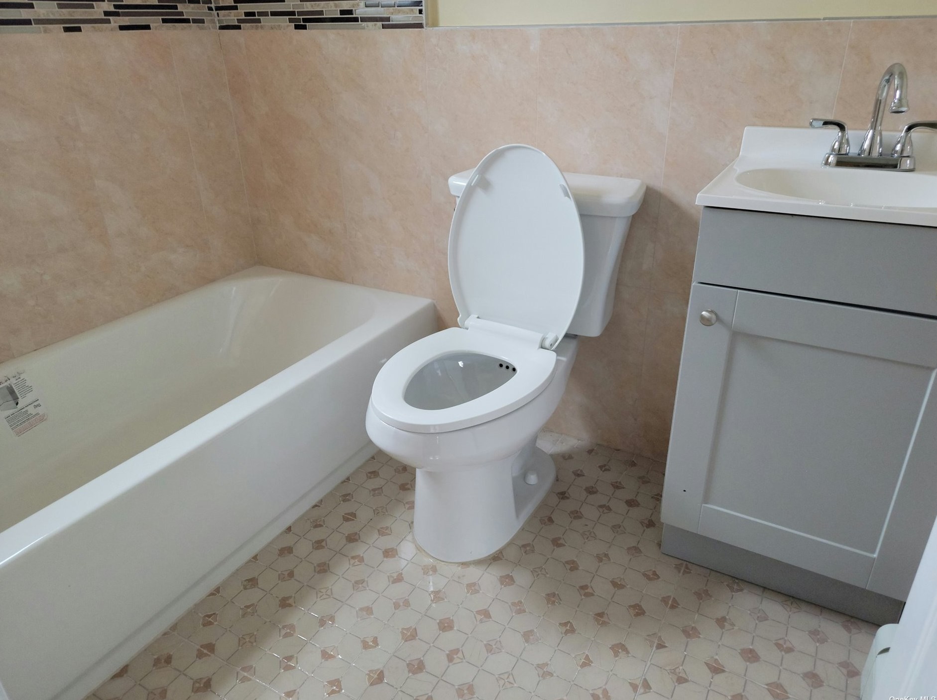 43 Highview Ave, Selden NY  11784-3525 exterior