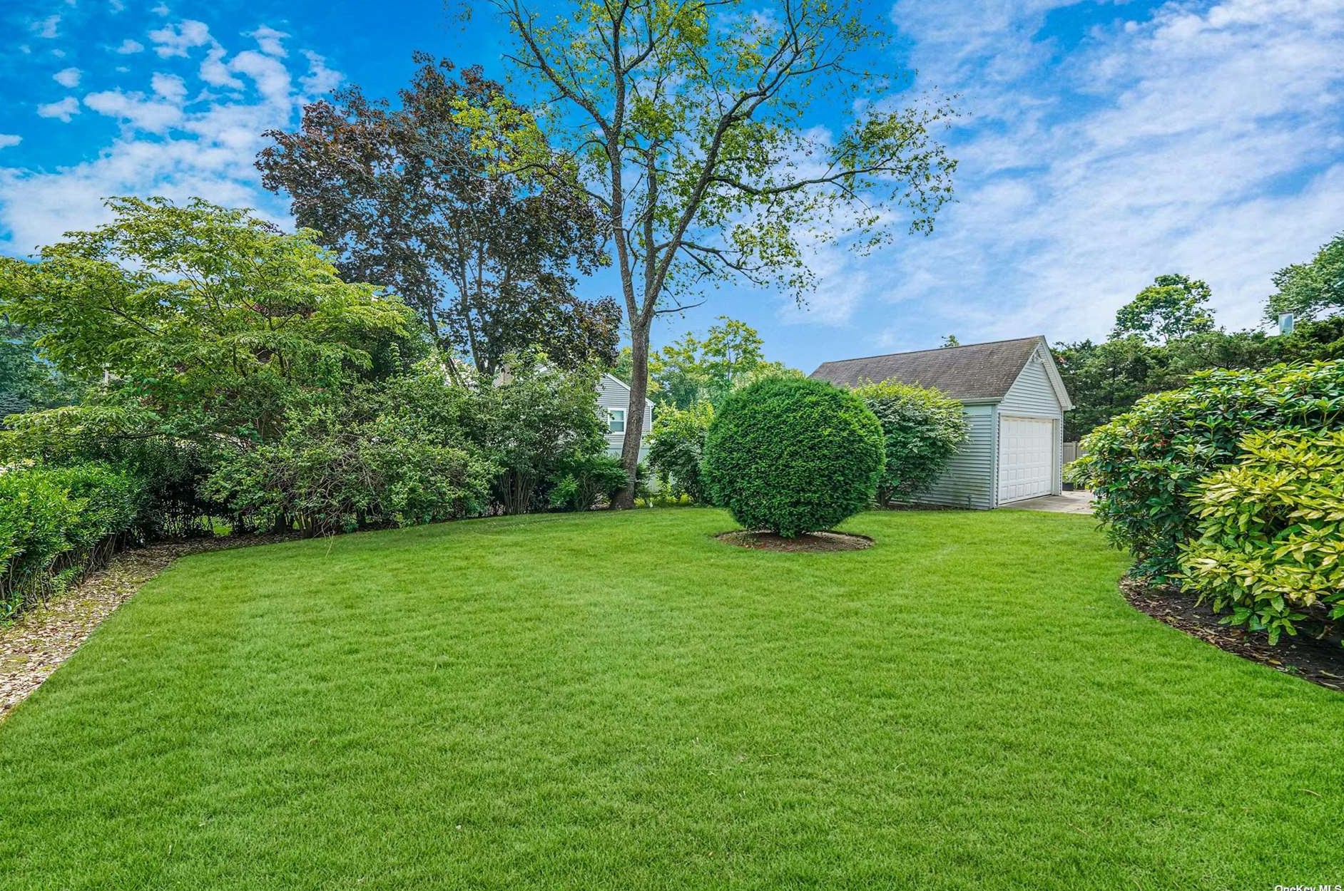 23 Jerome St, Smithtown NY  11787-5738 exterior