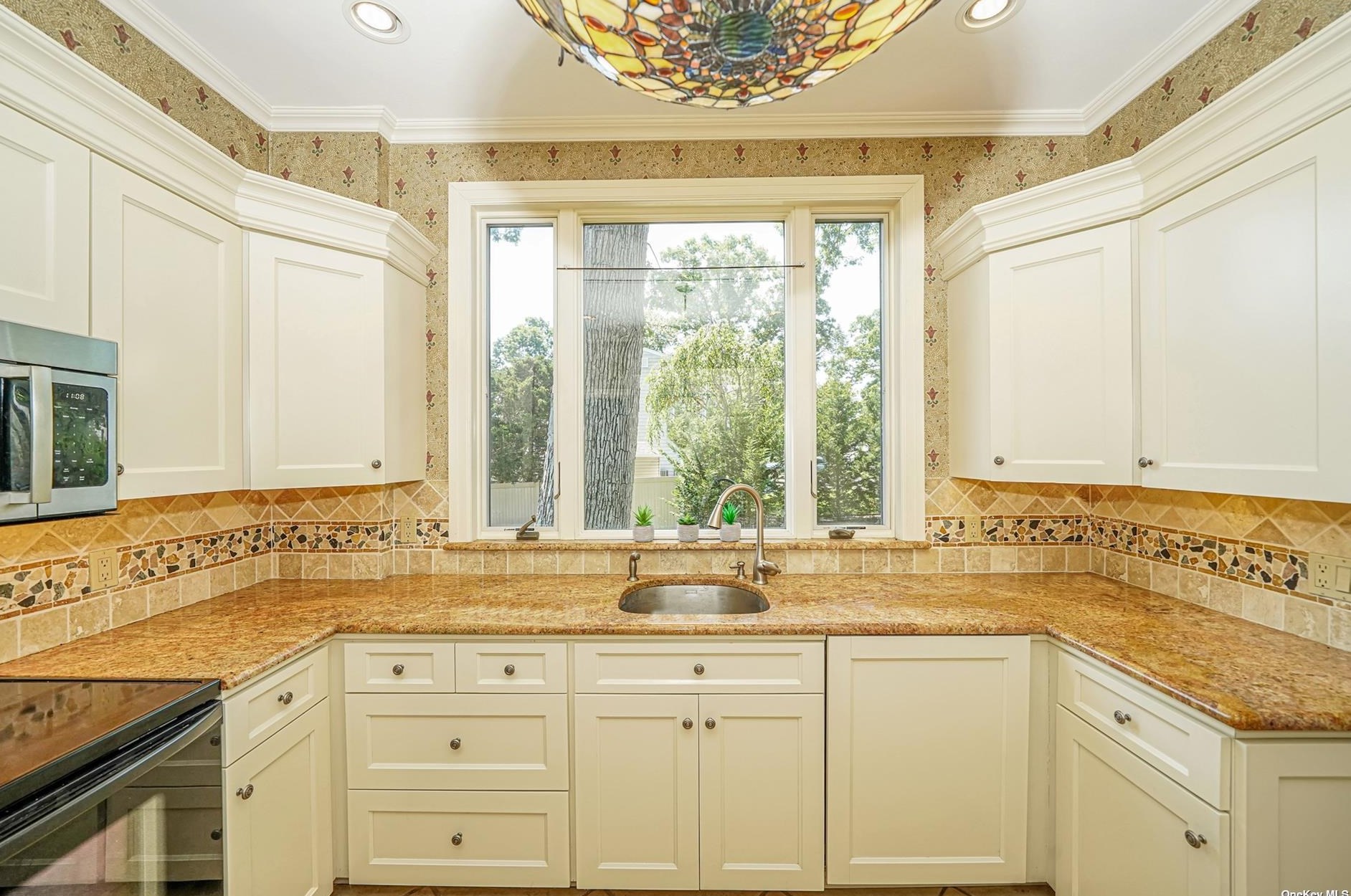 23 Jerome St, Smithtown NY  11787-5738 exterior