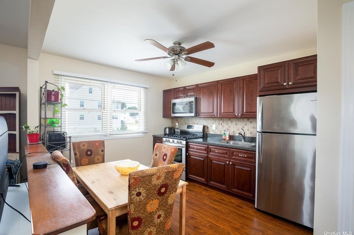 201 Linton Ave, North Lindenhurst, NY 11757