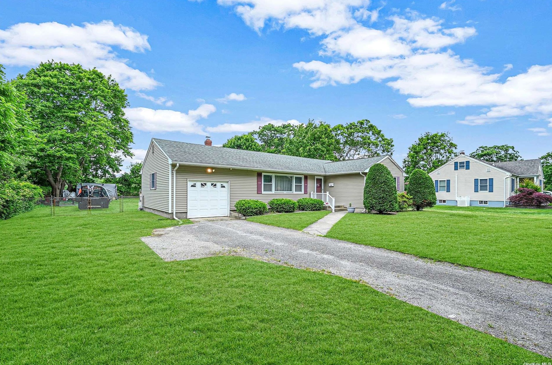 56 Hedges Rd, Canaan Lake, NY 11772-5505