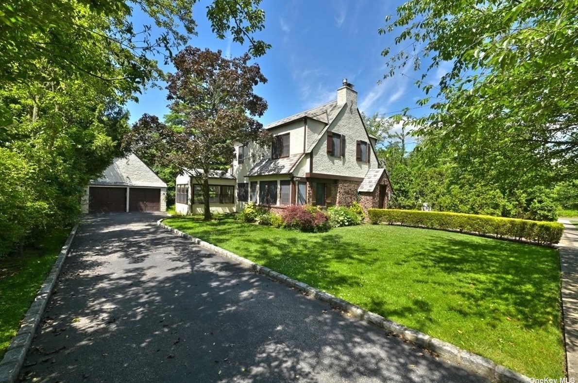 351 Warwick Ave, Flushing, NY 11363-1040