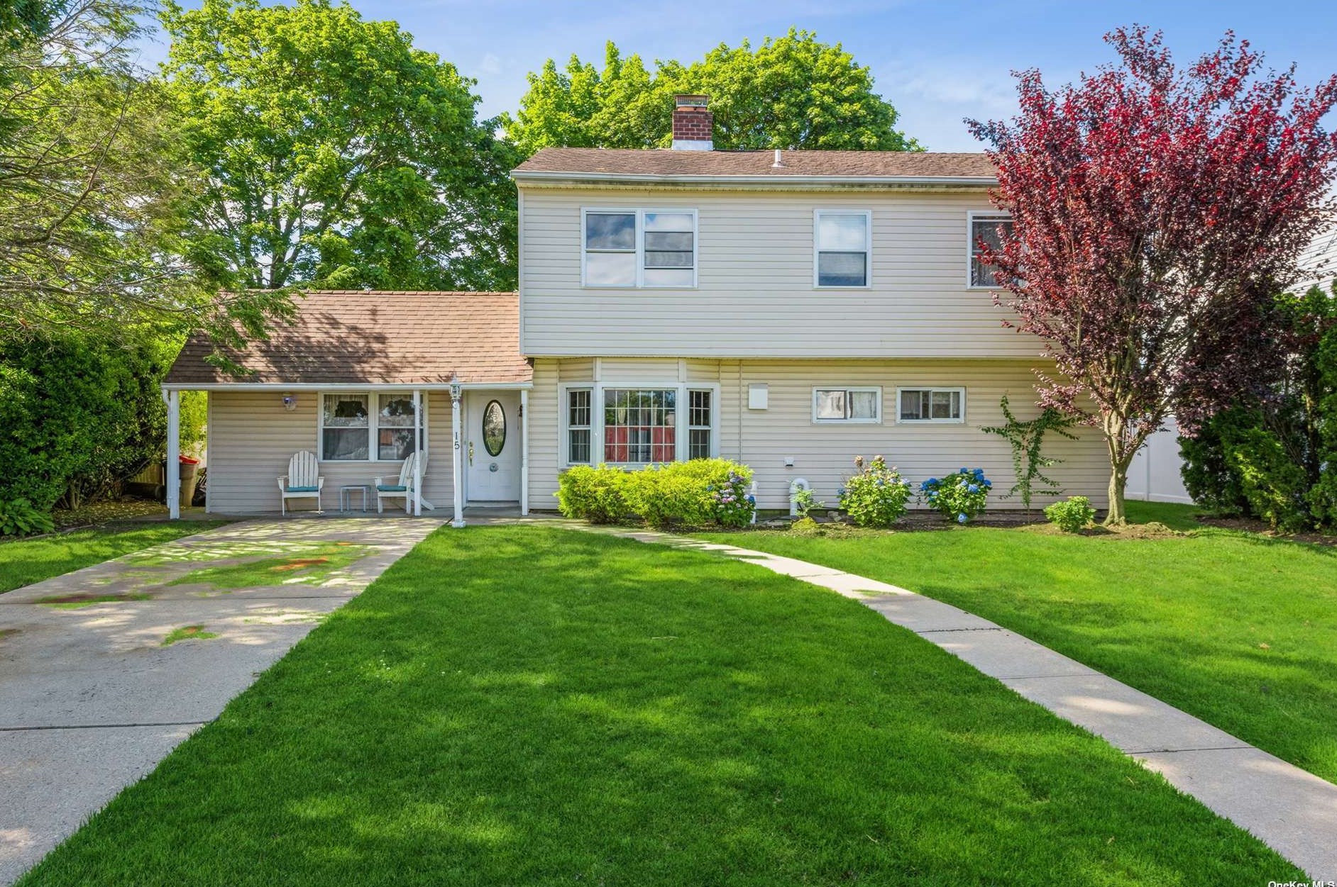 15 Bobolink Ln, Plainedge, NY 11756-2121