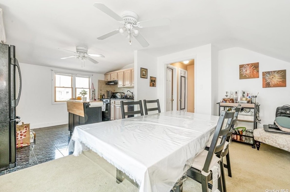 14 Ivanhoe Dr, North Merrick NY 11566-4114 exterior