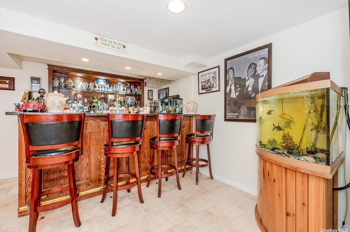 14 Ivanhoe Dr, North Merrick NY 11566-4114 exterior