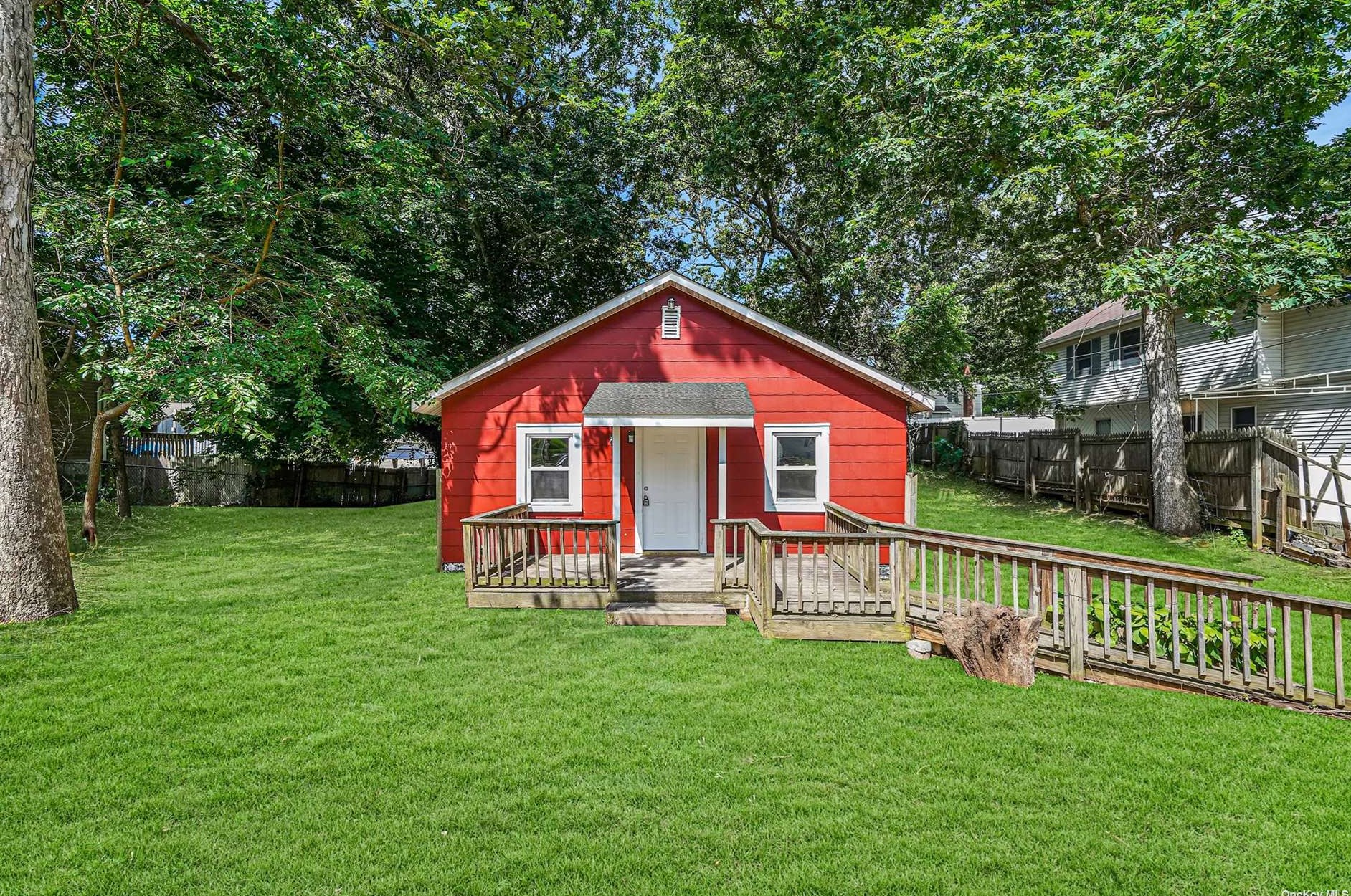 90 Olive St, Lake Grove, NY 11755