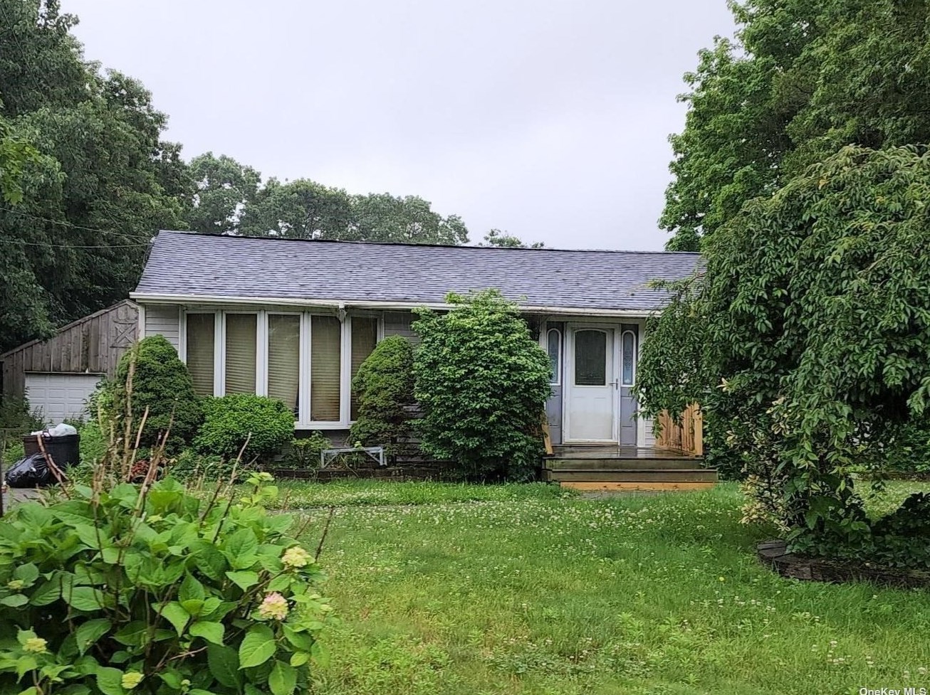 324 Amityville St, Islip Terrace, NY 11752