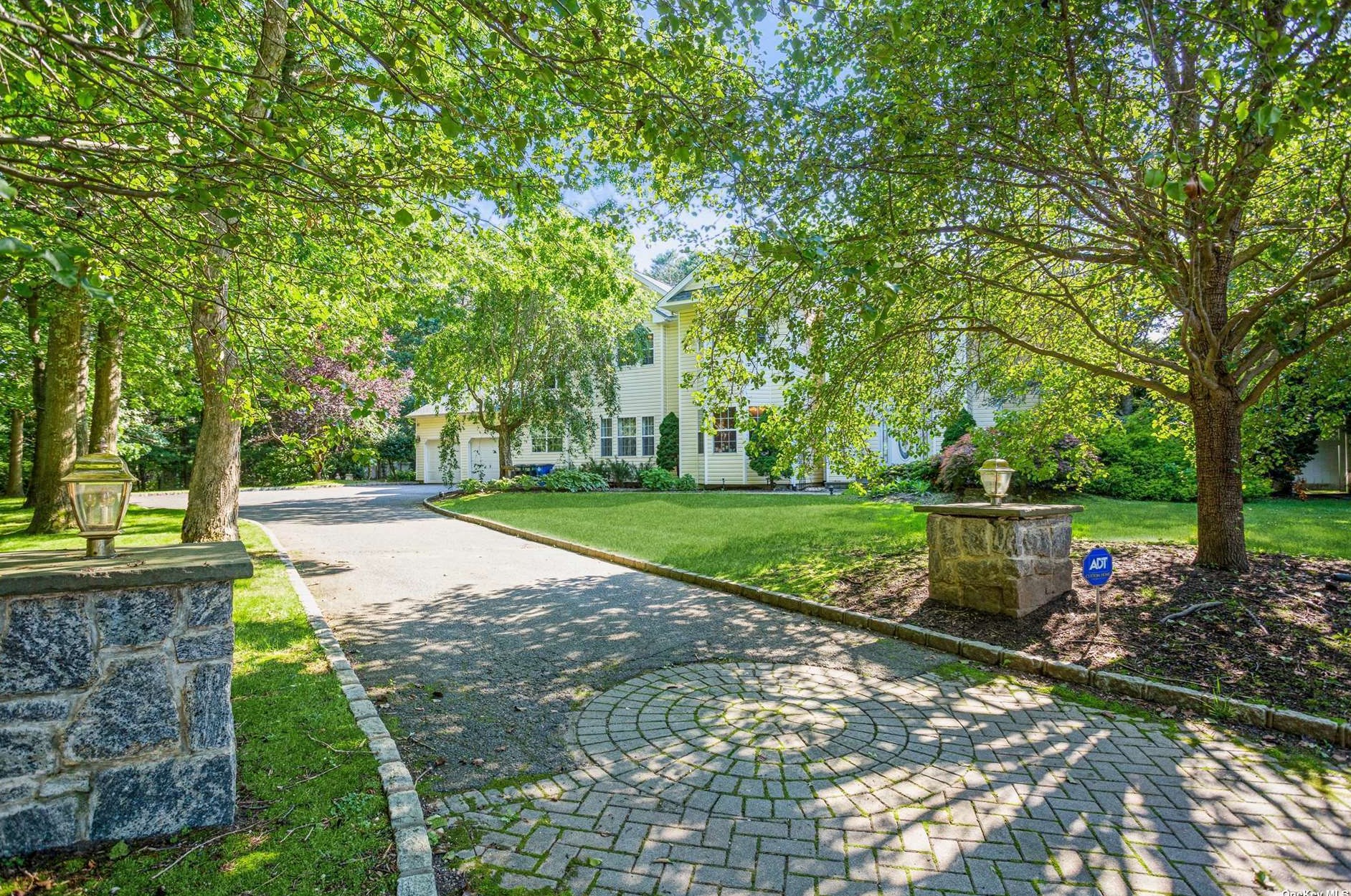 12 Legacy Ct, Prt Jefferson Station, NY 11776