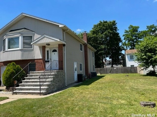 5 Park Ave, Roosevelt, NY 11575