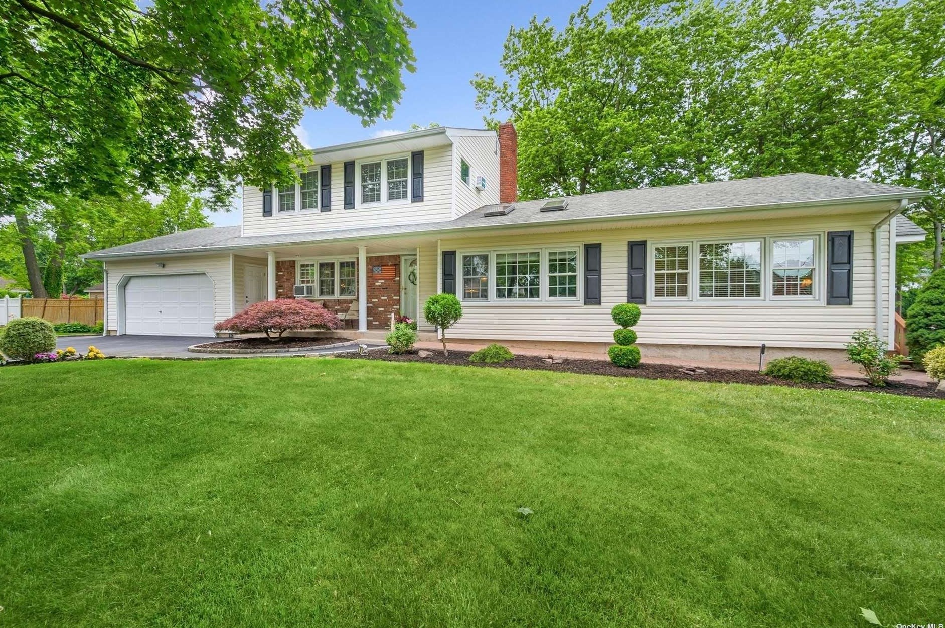 10 Buhl Ln, Elwood, NY 11731