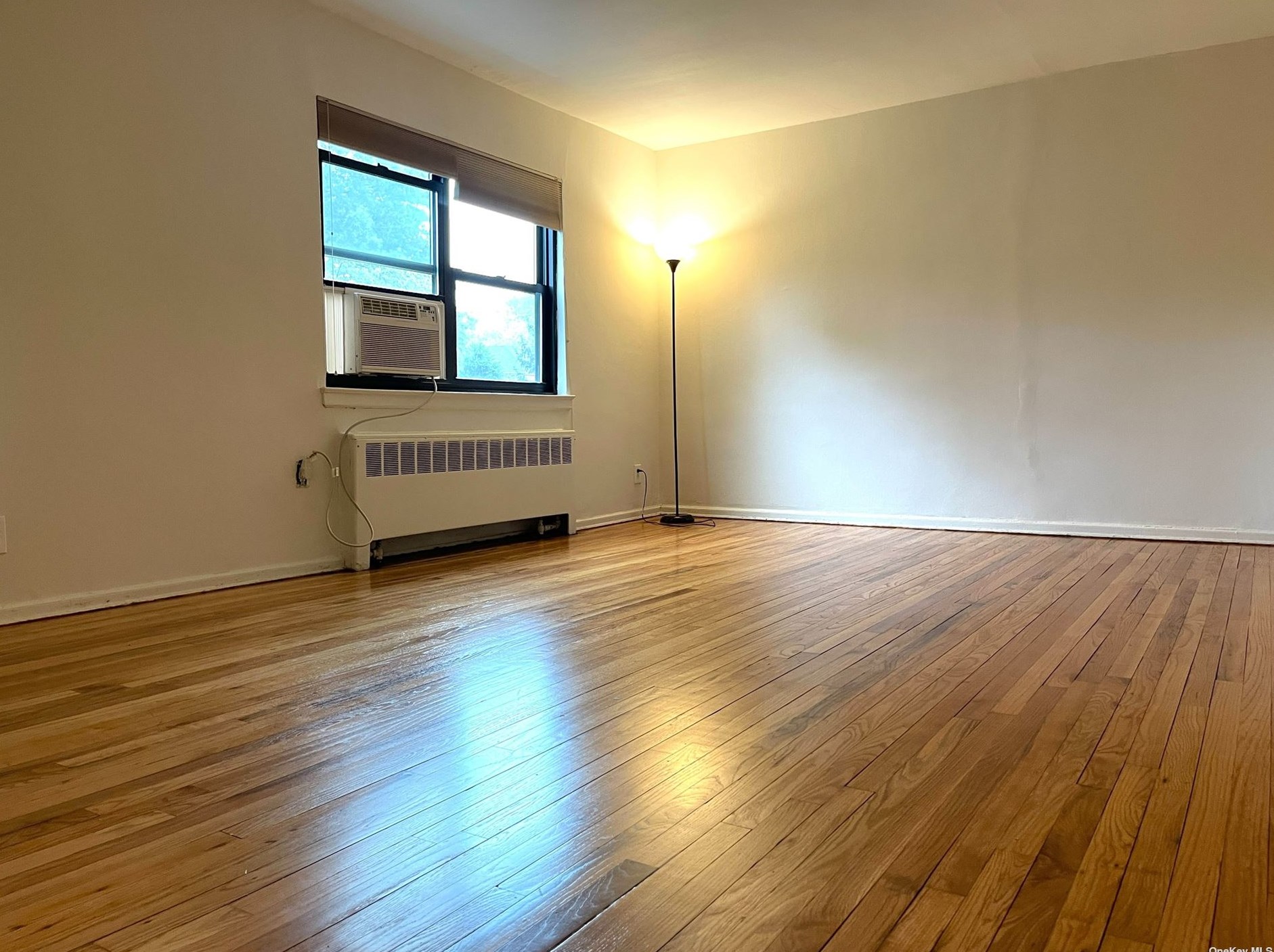 21949 74th Ave, Flushing, NY 11364-3031
