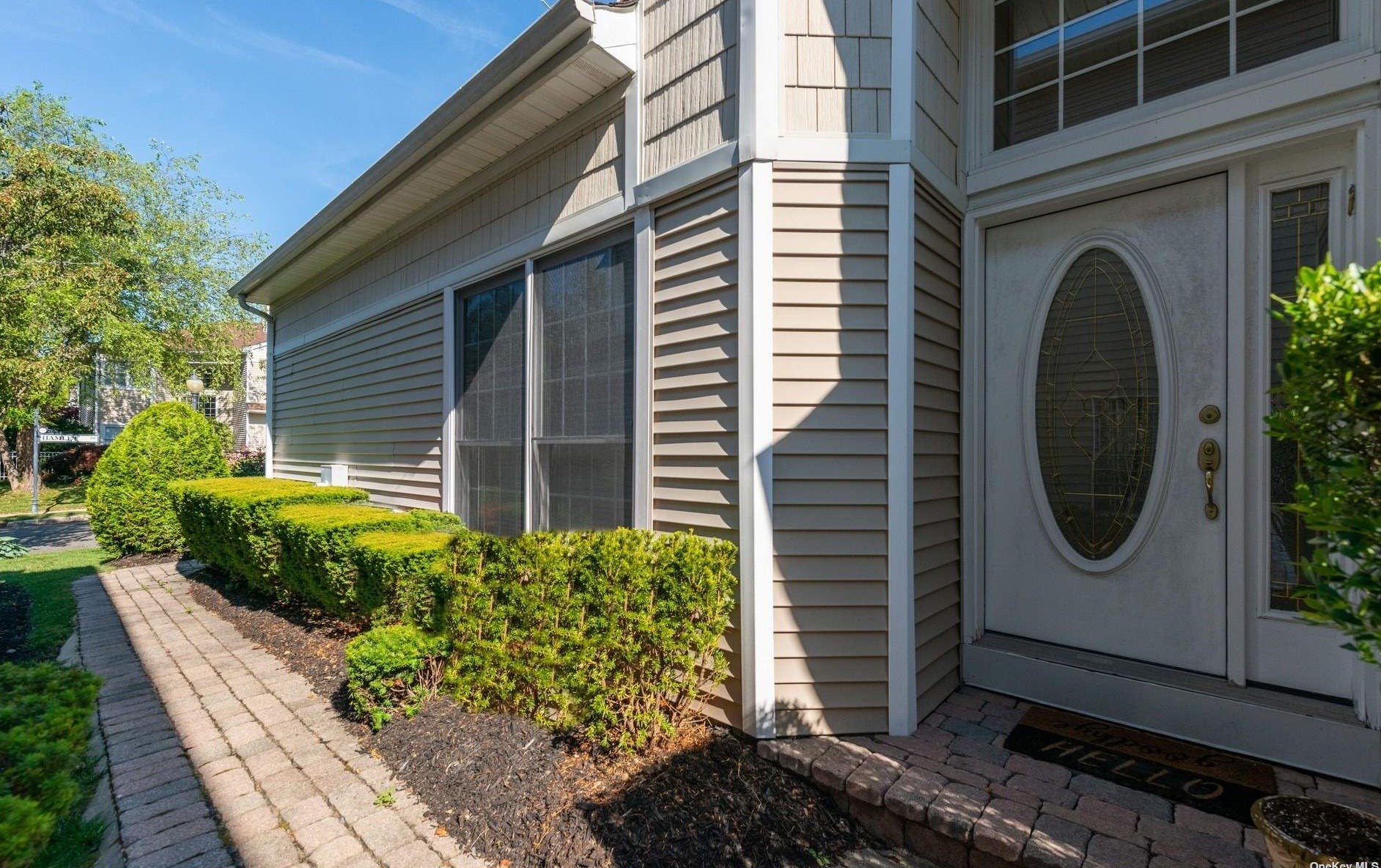 26 Hamlet Dr, Hicksville, NY 11803-1531