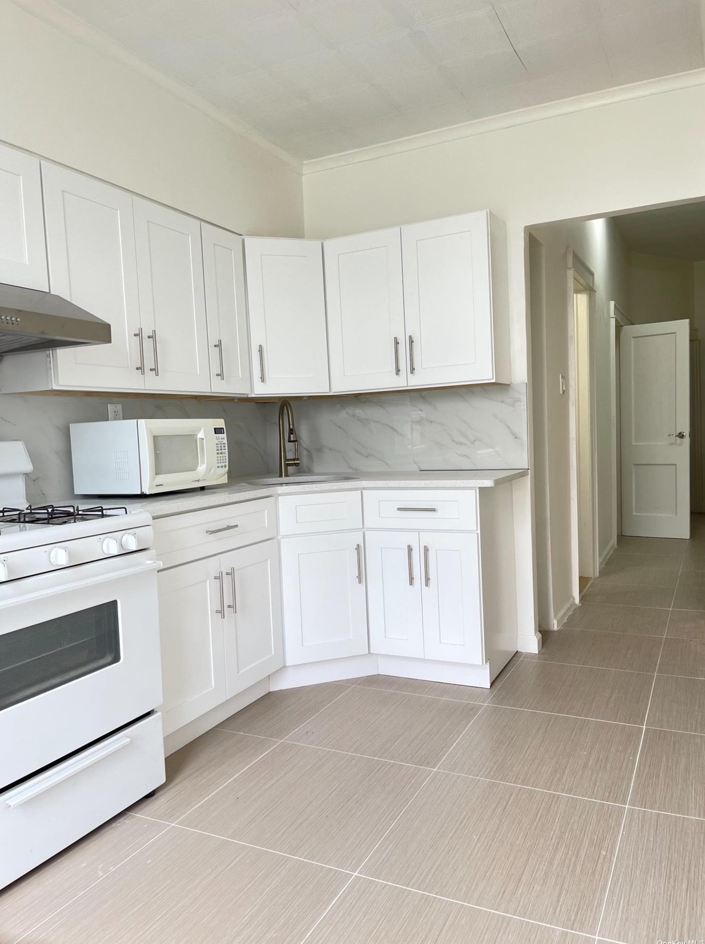 61-29 Gates Ave, Flushing, NY 11385