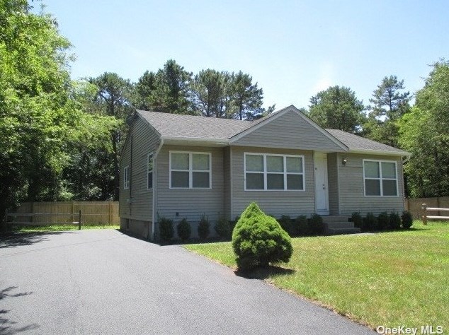 340 Martha Ave, North Bellport, NY 11713-1525