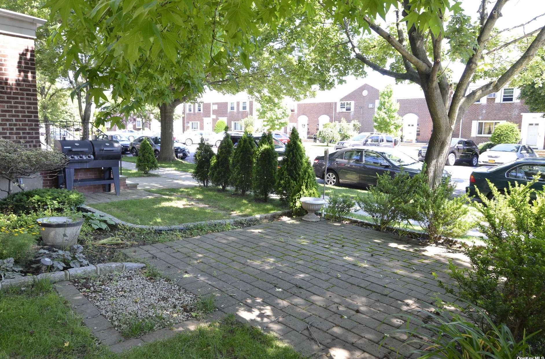 264-01 Langston Ave #b, Floral Park, NY 11004