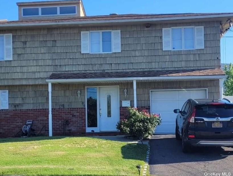 84 Shore Rd, North Lindenhurst, NY 11757
