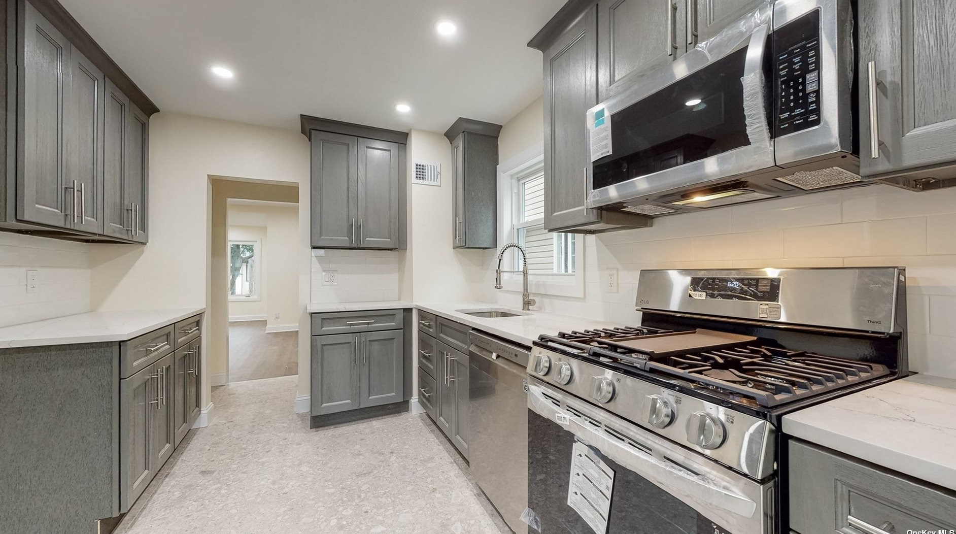 71-32 Loubet St, Flushing, NY 11375