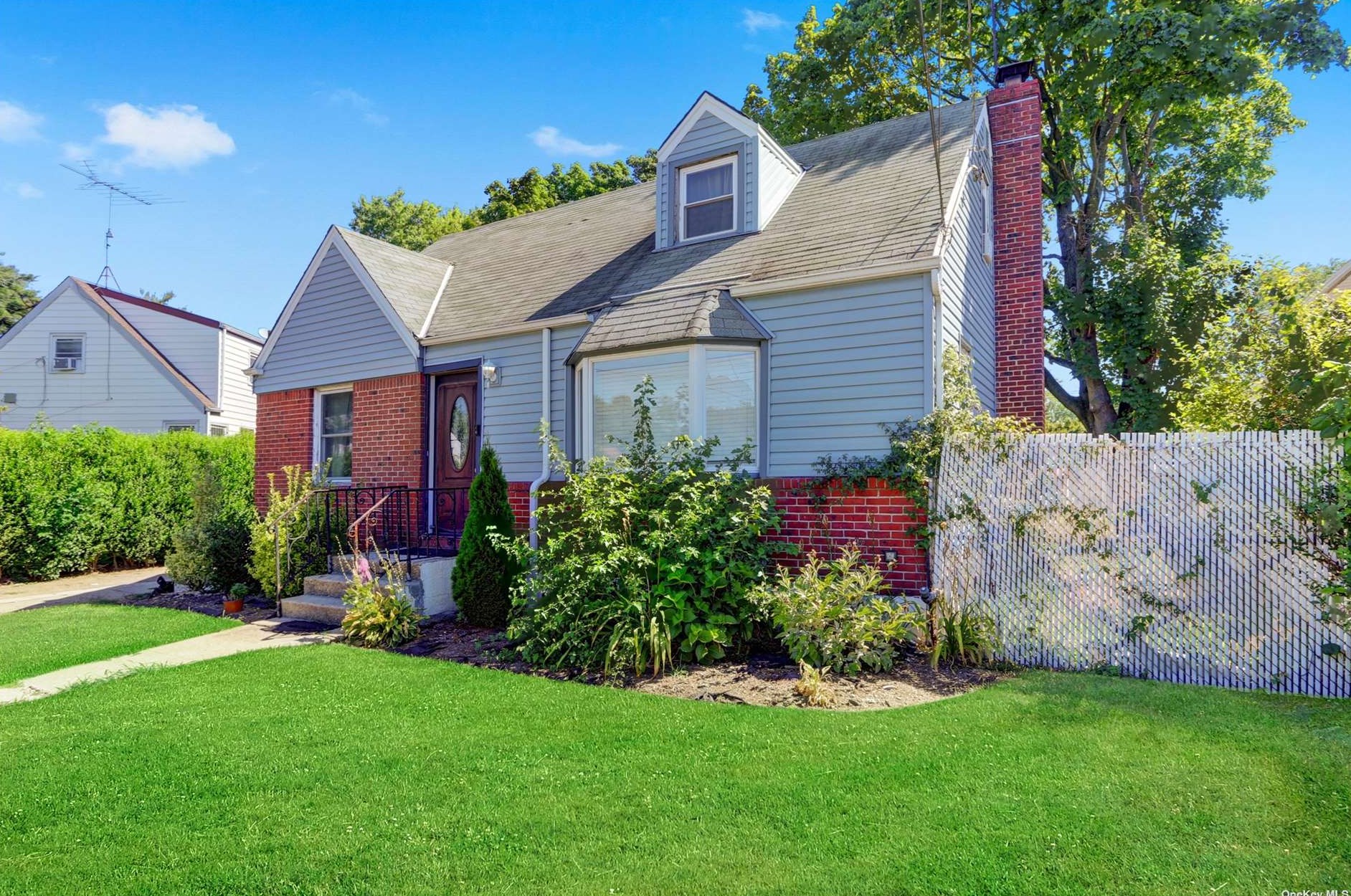 274 Rhodes Ave, Hempstead, NY 11550-2925