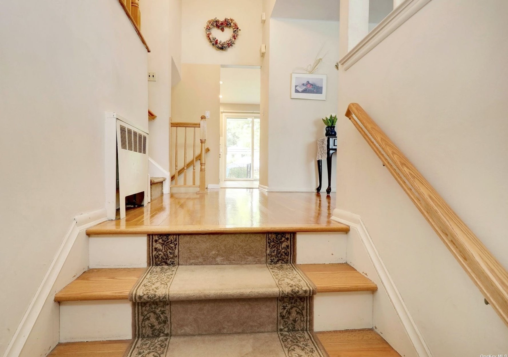4 Andover Dr, Syosset, NY 11791-6302