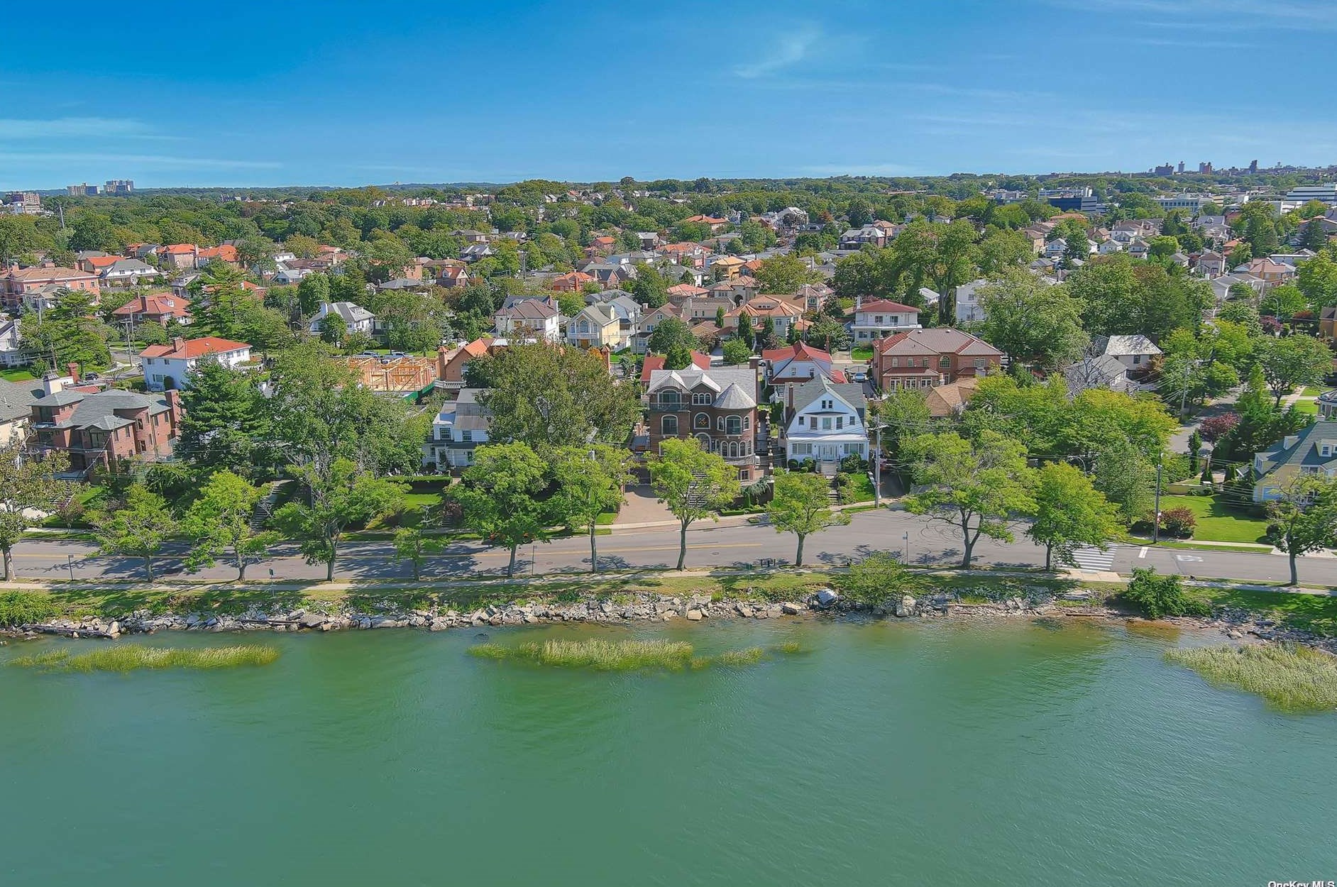 32 Boulevard, Flushing NY 11357-1003 exterior