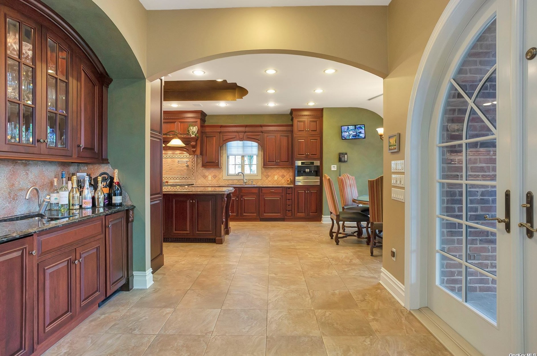 32 Boulevard, Flushing NY 11357-1003 exterior