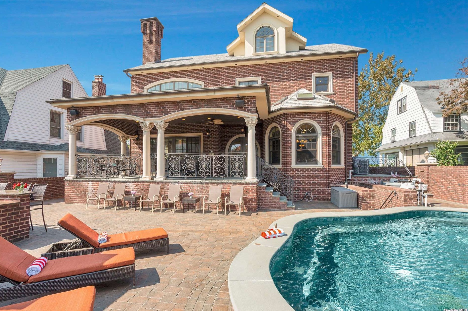 32 Boulevard, Flushing NY 11357-1003 exterior