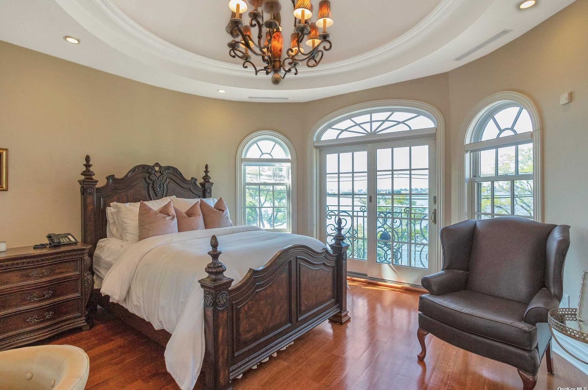 32 Boulevard, Flushing NY 11357-1003 exterior