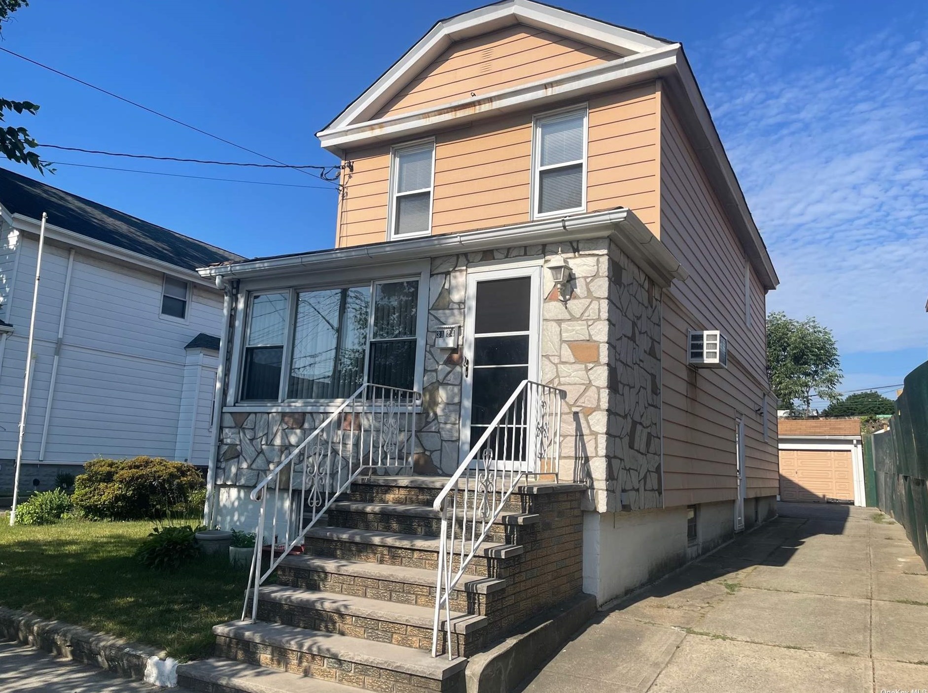 31-24 58th St, Flushing, NY 11377-1218