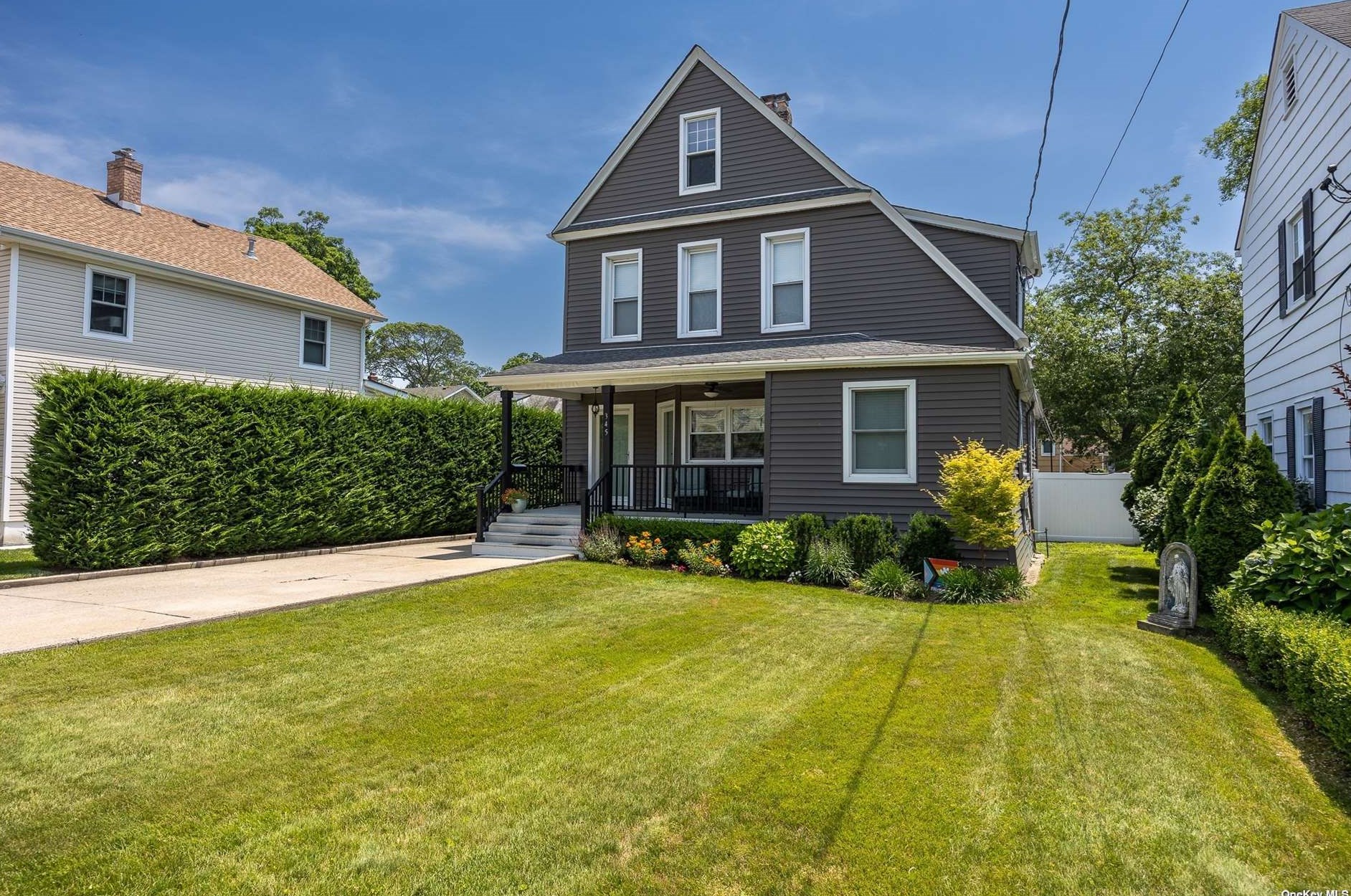 345 Village Ave, Rockville Centre, NY 11570-2327