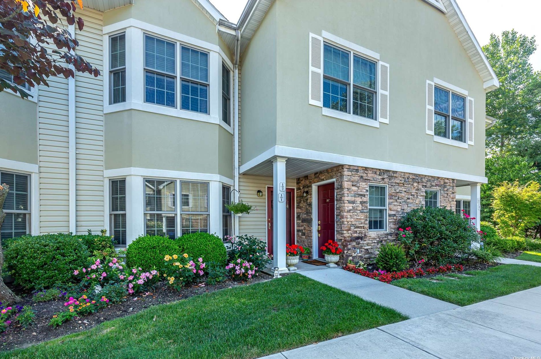 101 Pond View Dr, Port Washington, NY 11050-2454