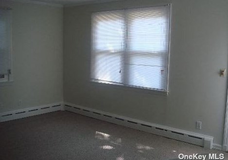 15 Oak Rd, Canaan Lake, NY 11772-6275