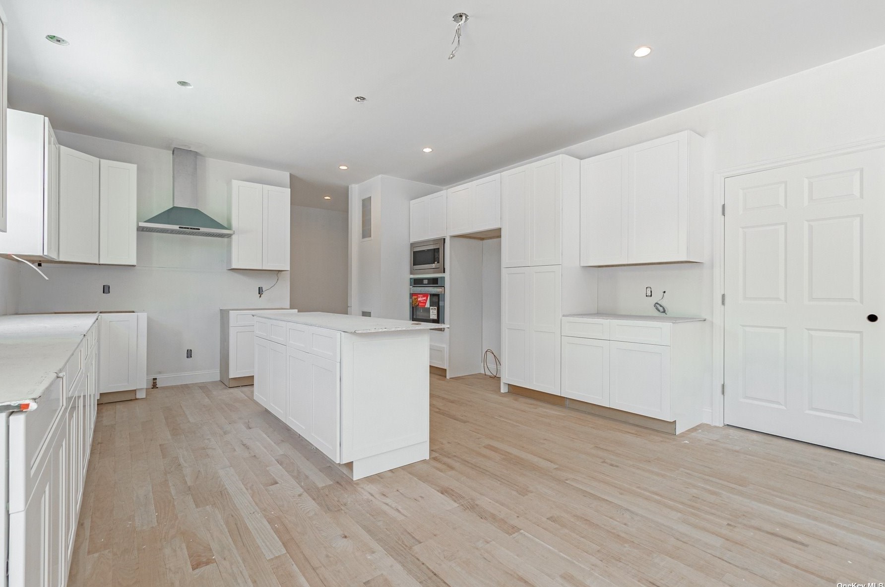 682 Portion Rd, Hauppauge NY 11779-2376 exterior