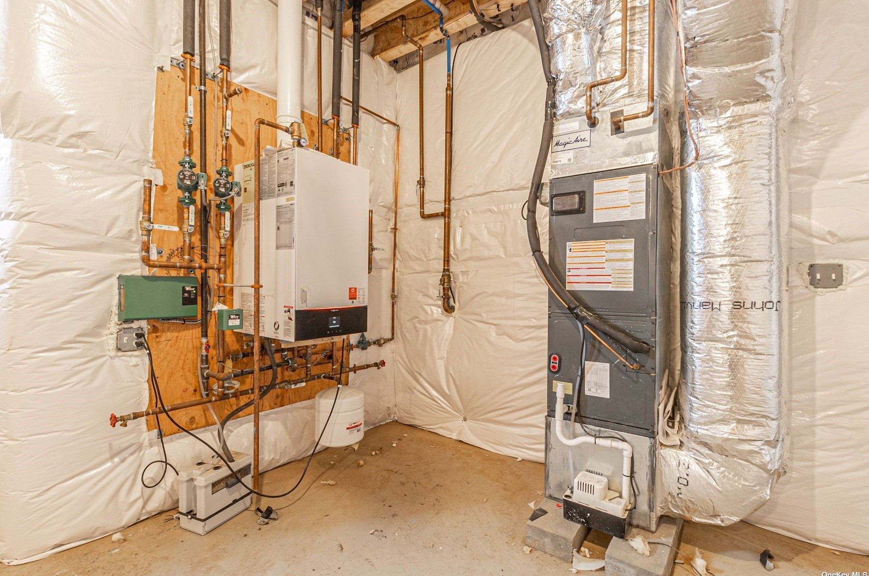 682 Portion Rd, Hauppauge NY 11779-2376 exterior