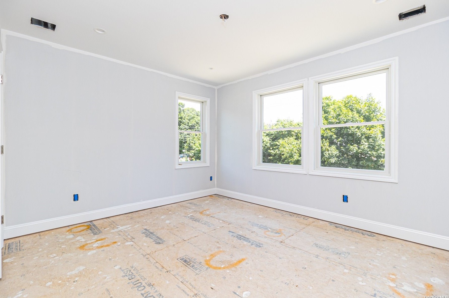 682 Portion Rd, Hauppauge NY 11779-2376 exterior