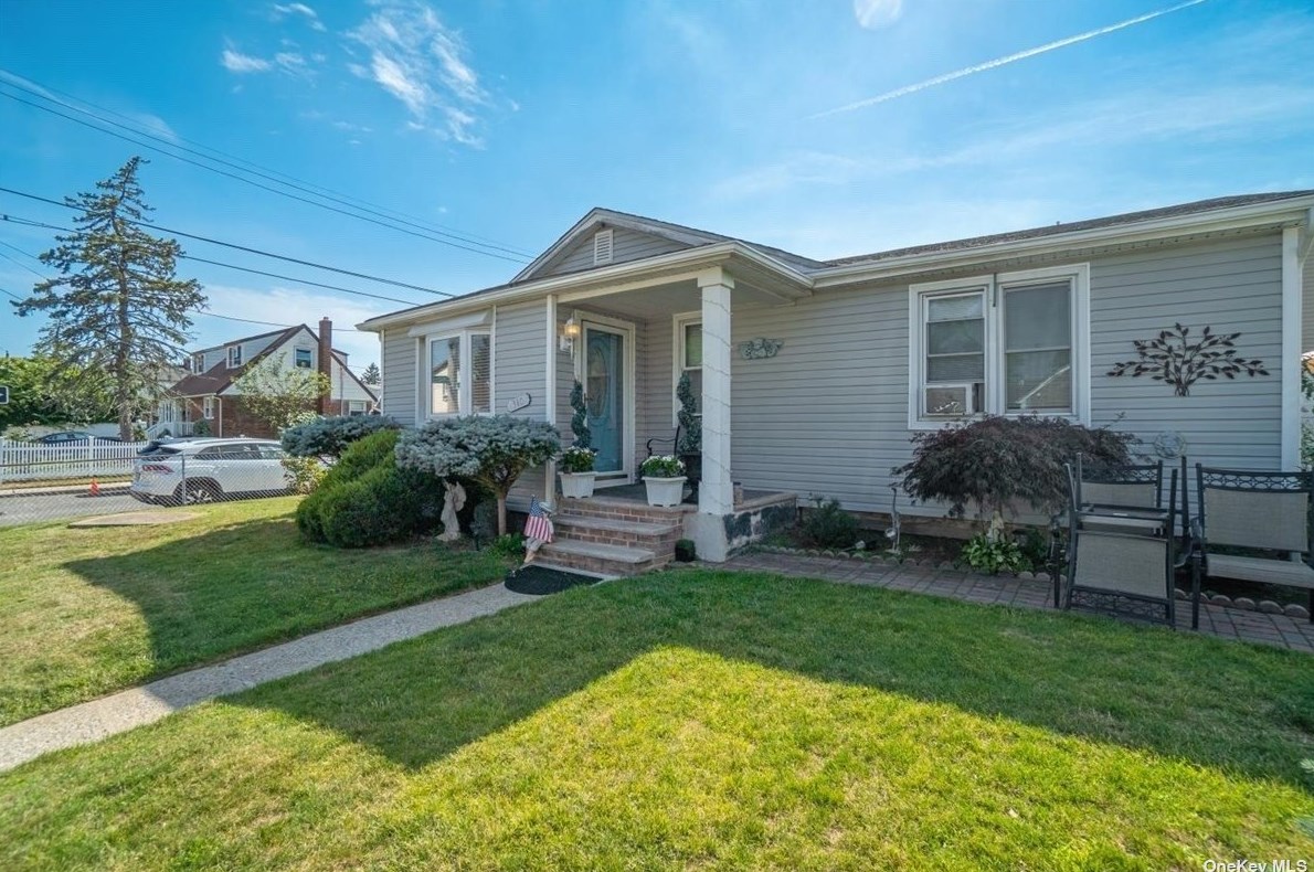 310 Evans Ave, Floral Park, NY 11003